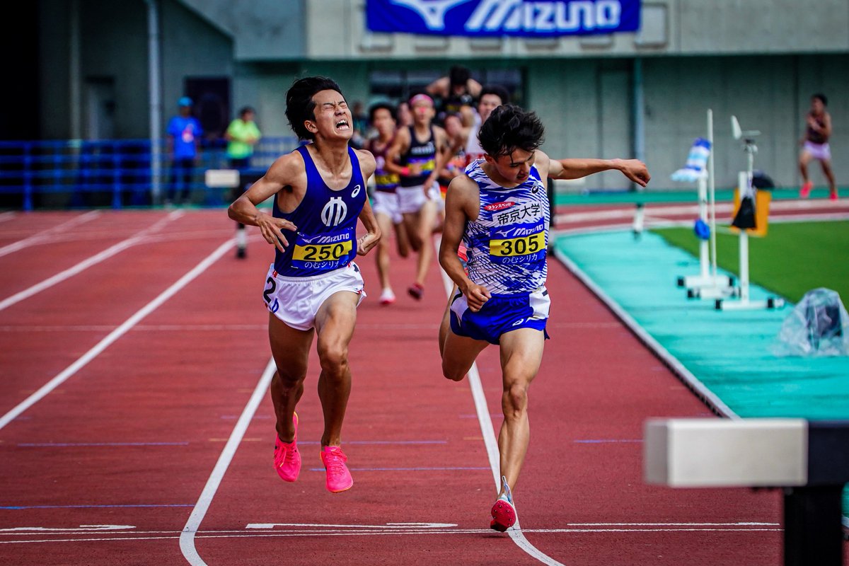 Ryo504's tweet photo. 【#日本IC】
男子3000mSC決勝
🥇村尾雄己（順大）8:43.07
🥈大吉優亮（帝京大）8:43.12
🥉花谷そら（福岡大）8:48.02
残り1000mを切って前回王者の大吉がスパート。そのまま連覇を飾るかというところで、村尾が猛然と追い上げて最後の直線はデットヒート…わずか0.05秒差で決着！ https://t.co/wJGypTlQEZ