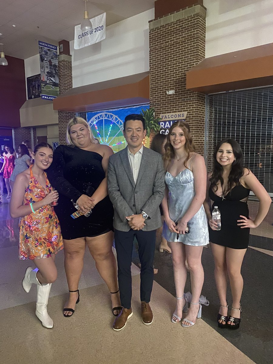 MichaelJungEDU's tweet photo. #HOCOFEST WE HERE!!! 

s/o to our @NFHS_TrueNorth STUCO for putting on this great event for our Falcons! Let’s go!!! #trueNorth #excellence 

@forneyisd @justinwterry @StucoNFHS https://t.co/omzHEySmzD