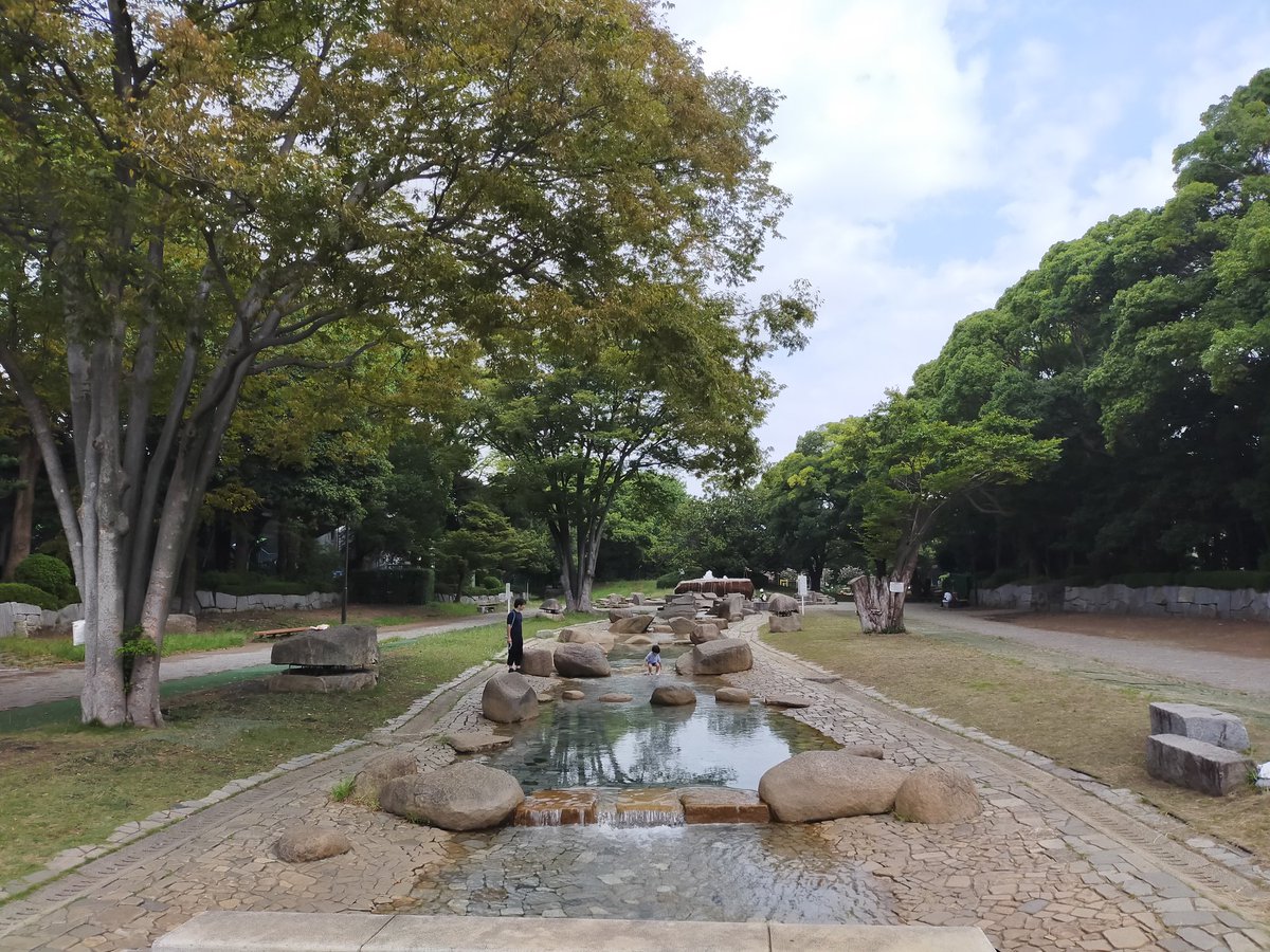 timah0822's tweet photo. 海に行きたかったけど8:40に着いてもう満車😱近くの水遊びできる公園はまだガラガラ🙌 https://t.co/XxXVb4kClr