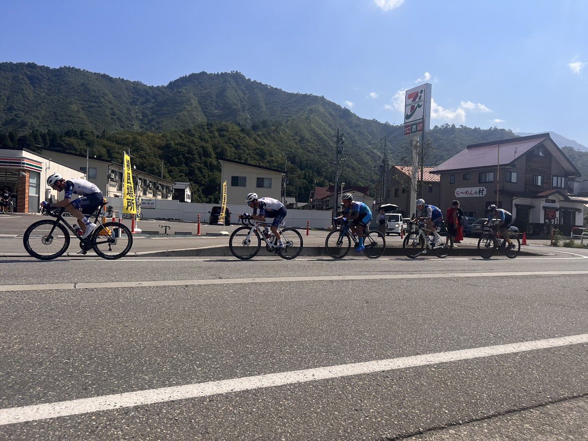 aisanracingteam's tweet photo. 南魚沼クリテリウム
小松定俊監督からの写真です!
#aisanracingteam
#darebikes
#ContinentalTires
#GP5000
#ContiRoad
#ffwd
#ffwdwheels
#ファストフォワード
#sunvolt
#サンボルト
#ekoi
#ekoicycling
#Ride100persent
#100persent
#topeak
#maruiltd
#igpsport
#igpsportjapan
#defeet
#wakos https://t.co/rELTgw04PN