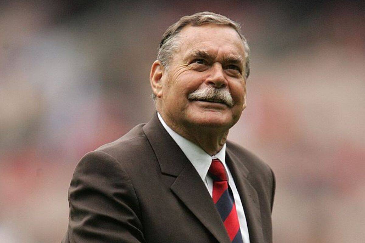 iancmac's tweet photo. Remembering Ronald Dale Barassi, an Australian icon. A giant of a man who, as player & coach, influenced the game of Australian Rules Football more than any other. His heart always beat true.
Rest in Peace Barass. ๐
#RIPRonBarassi #31 @MelbourneFC @CarltonFC @NMFCOfficial @AFL https://t.co/ZJ1Jb32rEj