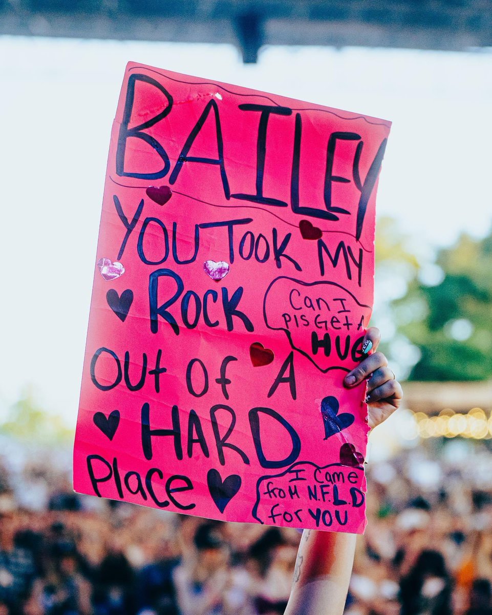 scottfrazier21's tweet photo. Bud Stage night 2 was SPECIAL๐๐
Y'all were so loud I had tears in my eyes, I can't put into words how grateful Bailey is of this life... thank y'all so much๐
#Toronto #torontonight2 #BZ #Bailey #uniquemanager #countrymusic #Baileymanager https://t.co/DvR87U4Fkw