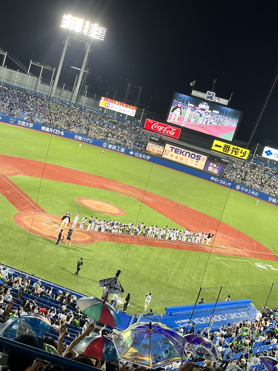 tyn_0709's tweet photo. 2023.09.16 初神宮デビュー⚾️
そしてヒデチップス初デビューでなんとサイン入り当たりました😭💕
お兄さんが鐘鳴らしてくれた時嬉しすぎて最高でした♥️
試合も勝利だし最高の思い出♥️
#東京ヤクルトスワローズ
#長岡秀樹 https://t.co/vxGywnfkqI