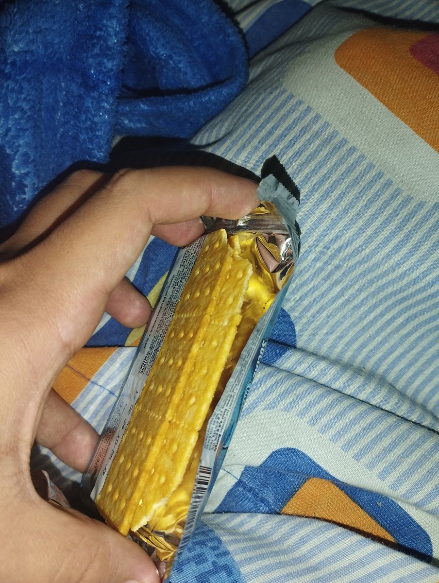 Danielakaina's tweet photo. Alguien le ha pasado destapar un paquete de galletas CLUB SOCIAL Y SOLO VENGAN 2 Y TODAS COMO MORDIDAS 😰🫣  Primera vez en mi vida q sucede algo así jajaja #VIRAL #VENEZUELA #CLUBSOCIAL #GALLETAS https://t.co/saaQPorLGm