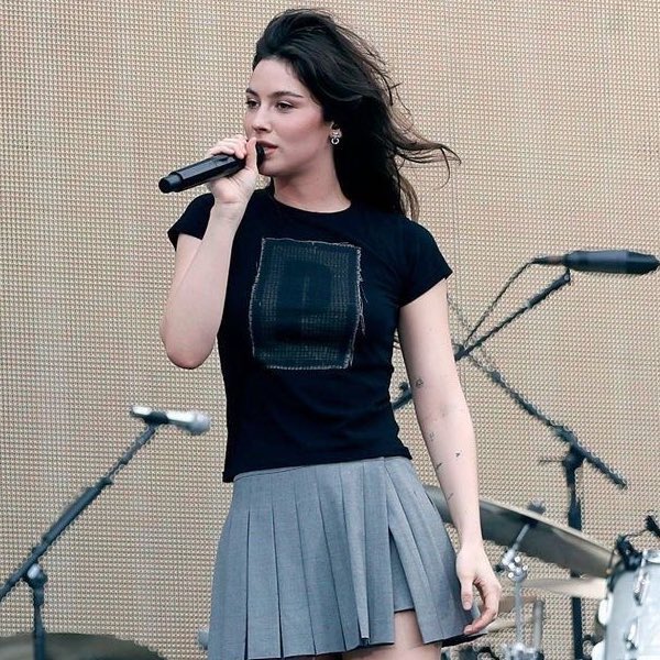 🚨| Taylor Swift mugged Gracie Abrams before heading out with Blake Lively earlier tonight!