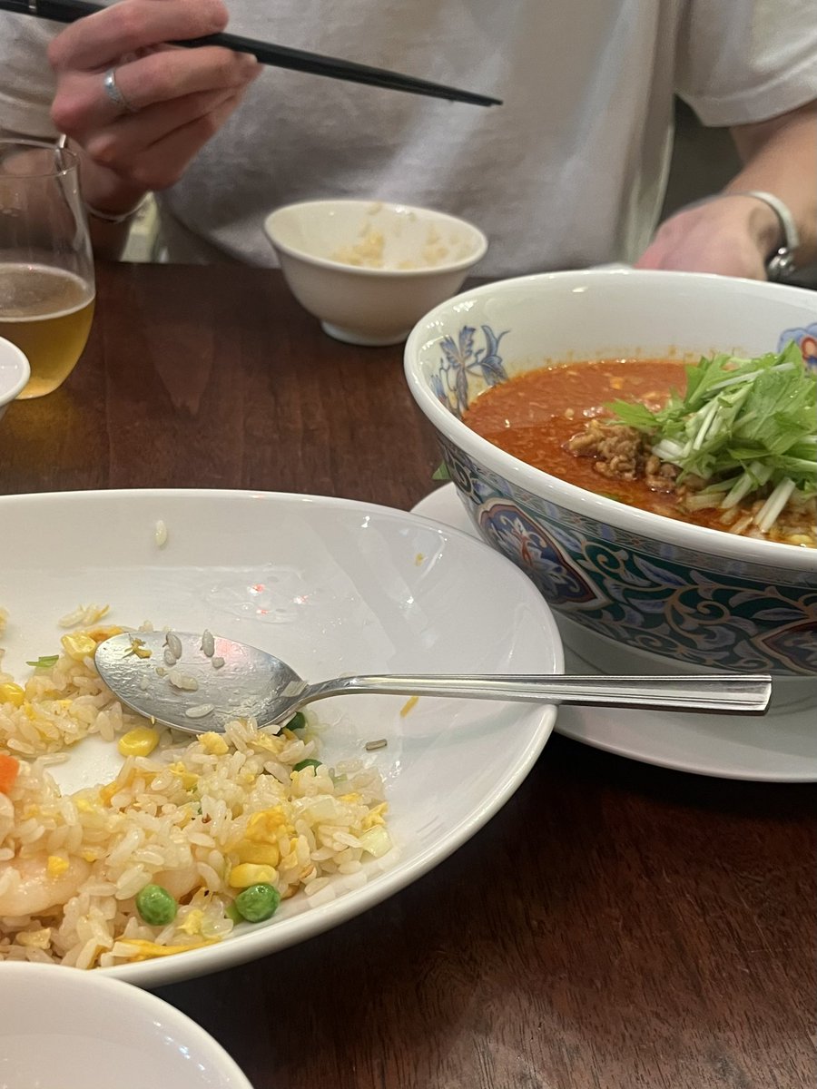 heckshon's tweet photo. インスタでご飯屋さんを探して行くと周りが大学生ばかりでちょっと眩しいんです。だから最近は一周回ってGoogleマップや歩いてご飯屋さんを探すようになりました。ちなみにここは仕事終わりに歩いて見つけた中華屋さん。美味しくて店員さんも優しい！インスタ系になってほしくないからはどこかは内緒 https://t.co/v9Tf37t7m9