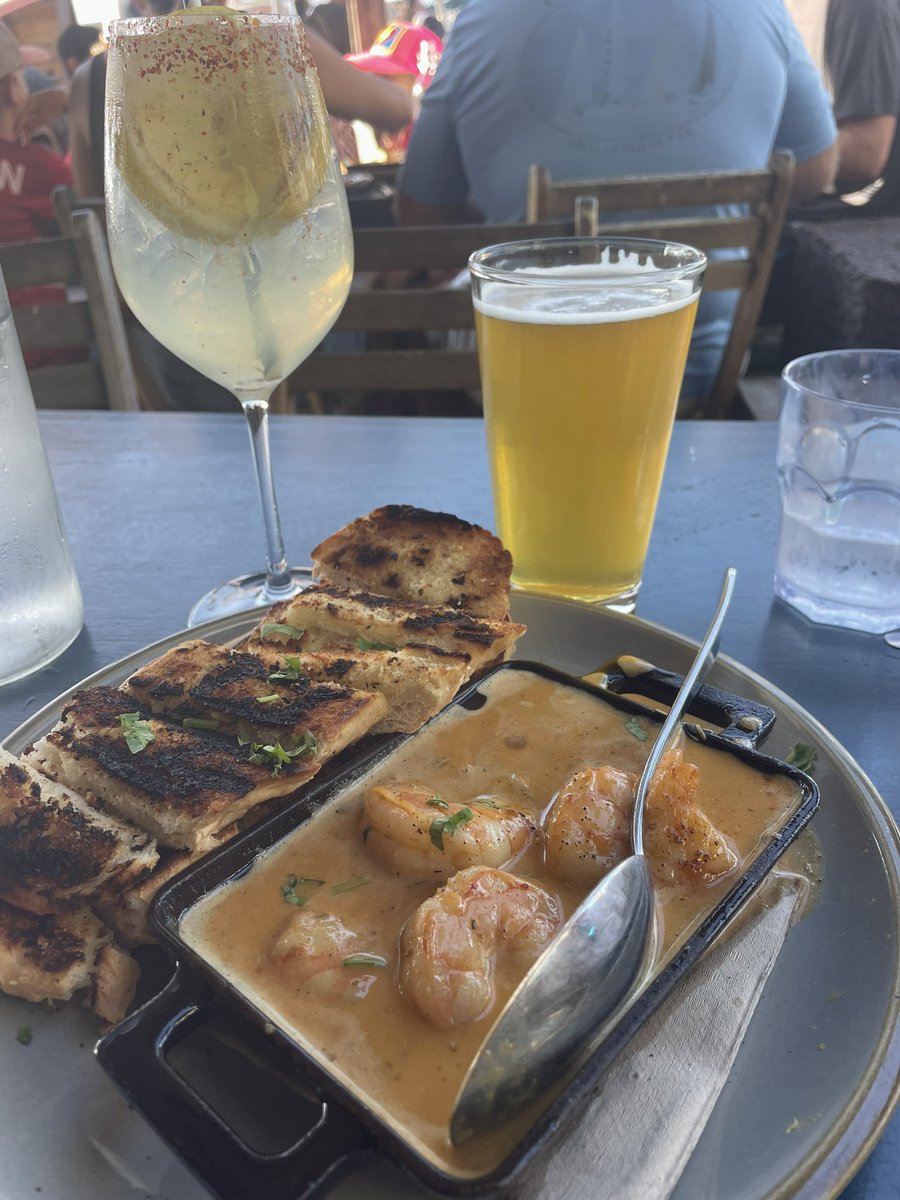 Weekend vibes at Silvio’s, Hermosa Beach. #southbay