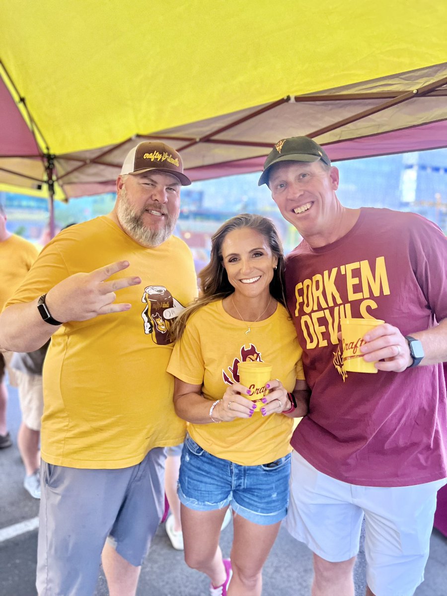 JaneHammer's tweet photo. Tailgating with @ablomker23 and @crafty_devils before the ASU game… no craft left behind here! https://t.co/pmERiI7aGg