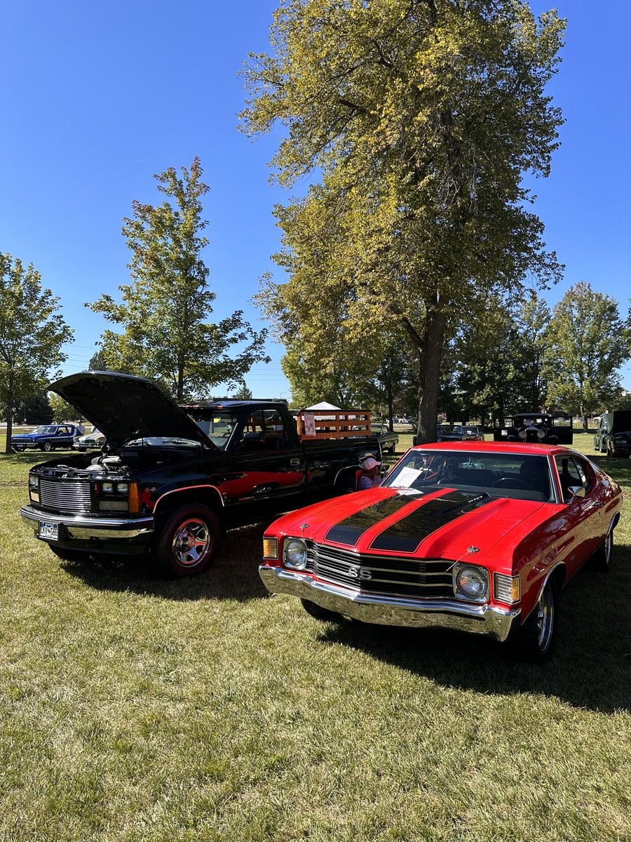 pattyoneshot's tweet photo. lots of cars today https://t.co/8S84YyprWI