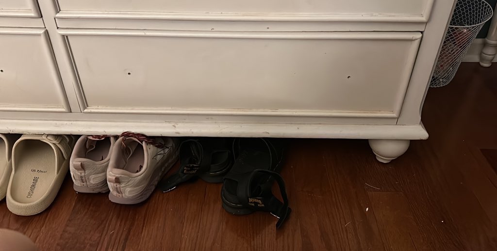 memgeebee's tweet photo. took the knobs off my dresser to improve grip strength https://t.co/DFKLYQqs18