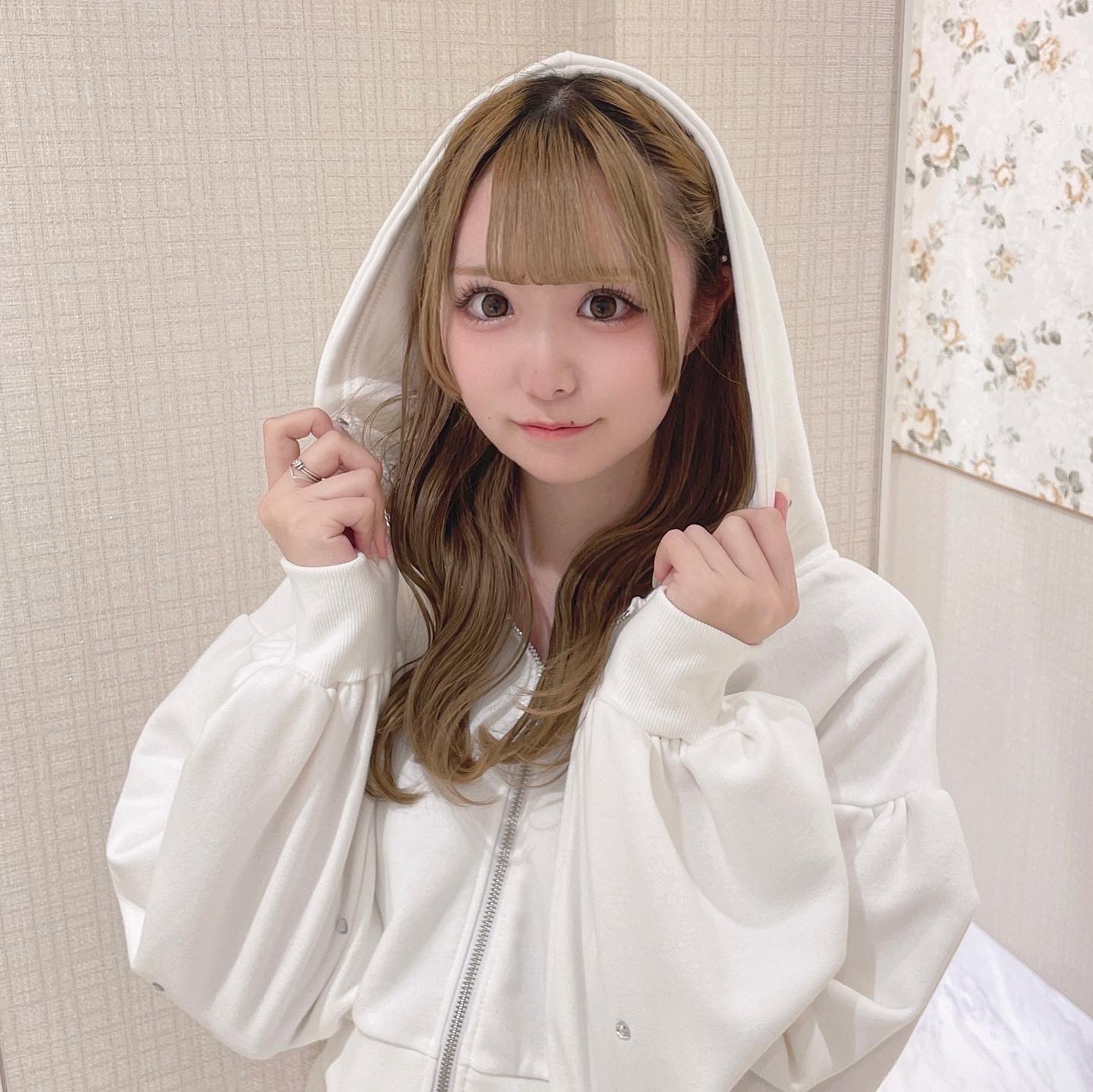 evelyn パーカー ビジュー セットアップ ホワイト evelyn パーカー