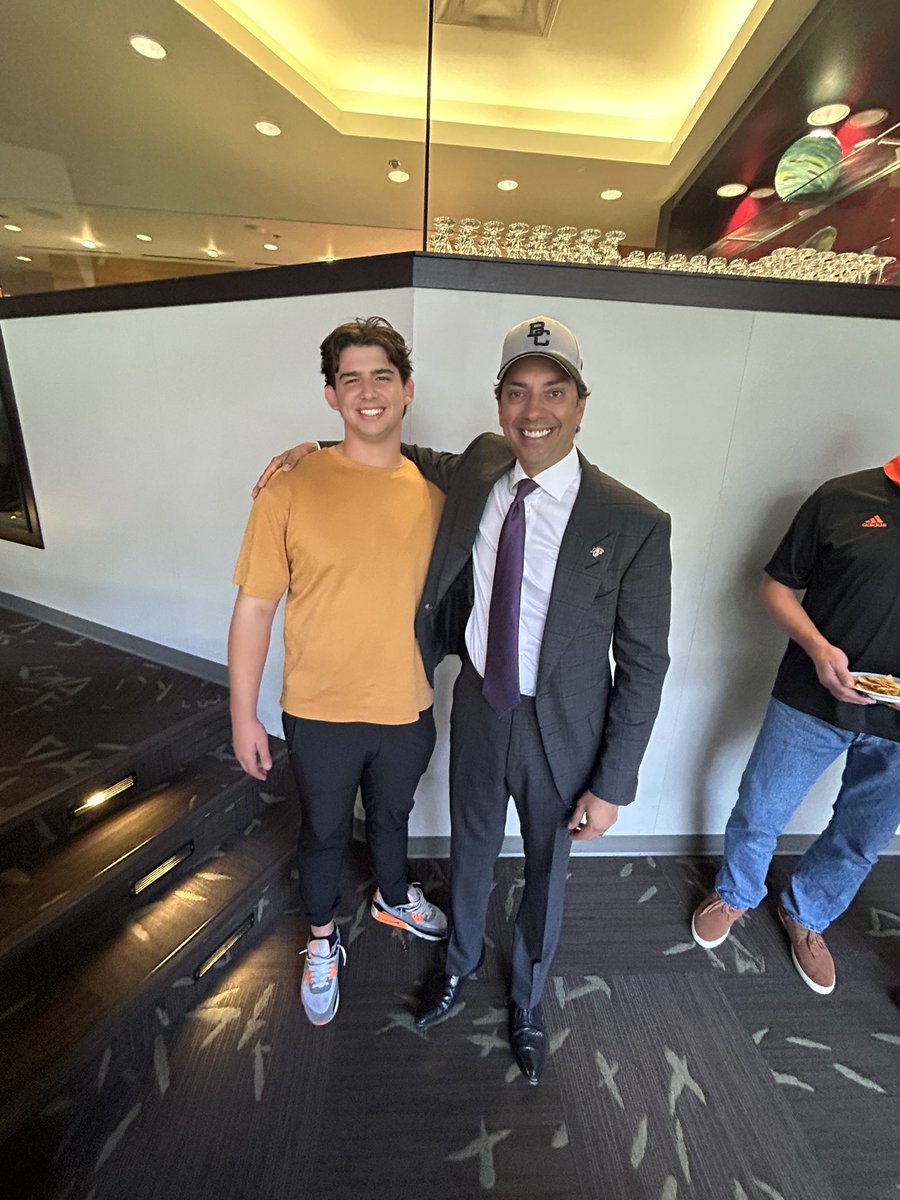 Thank you, Amar and the <a href="/BCLions/">BC LIONS</a>, for your support of all levels of football in our province and your dedication to reviving <a href="/SFUFootball/">SFU Football</a>. @officialBCPFA <a href="/VMFLPrez/">VMFL Prez</a> <a href="/BCHSFB/">BC HS Football</a> <a href="/sfufbalumni/">SFU Football Alumni</a>