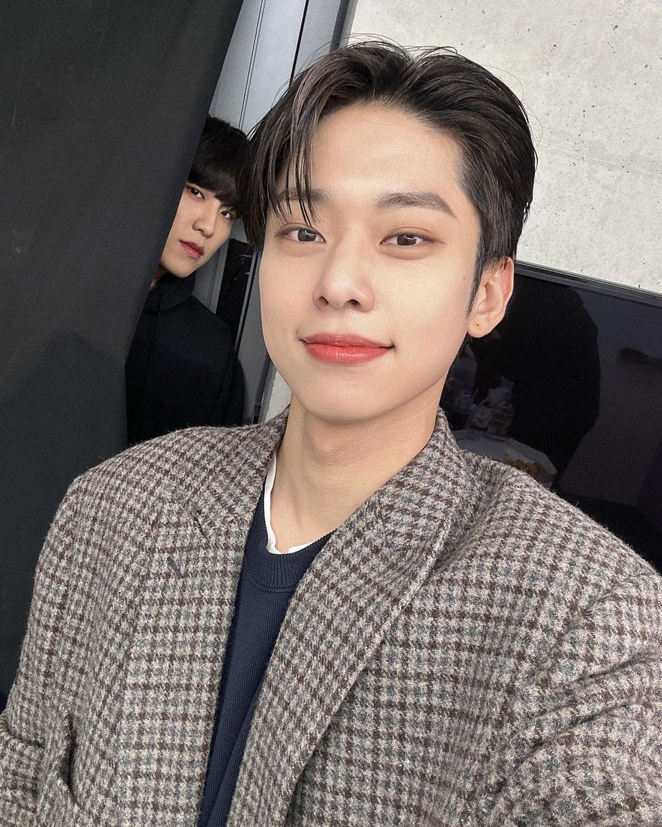 parkwoojin_id's tweet photo. [🎉] 230917
Happy Birthday Kim Donghyun!
우리 우진이 형이 🥰✨️

#오늘은_25번째_동동데이
#HAPPY_25th_HYUNIE_DAY https://t.co/fDmSMVB73n