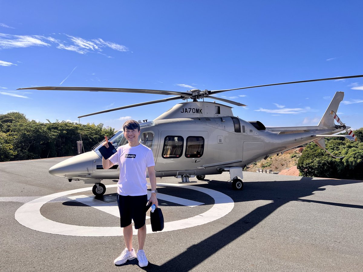 還暦のプレゼントとして頂いた巨大ワインボトルを設置する為に🍷飛行