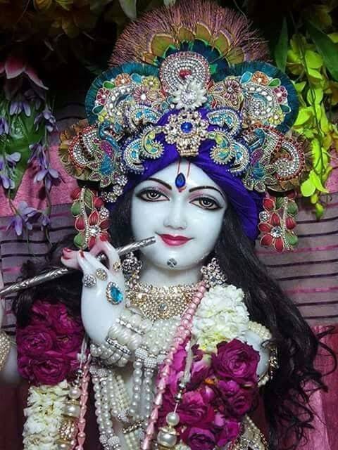 अधरं मधुरं वदनं मधुरं नयनं मधुरं हसितं मधुरम् ।
हृदयं मधुरं गमनं मधुरं मधुराधिपतेरखिलं मधुरम् ॥
🙏🙏🙏 
#jaijaishreeradhe