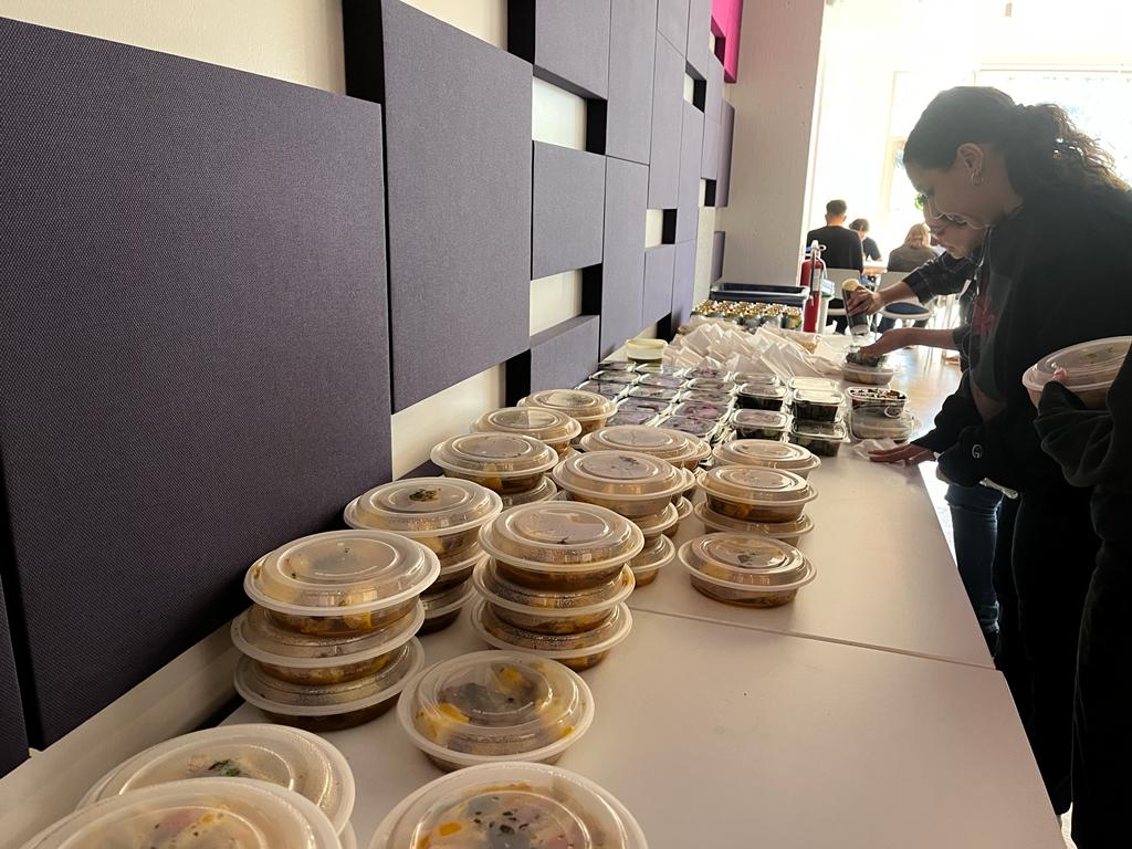 MARSolHackathon's tweet photo. 🚀Day 1 at the Moroccan Solidarity Hackathon was a success! Over 18 teams formed, ideas are brewing, and tomorrow the jury will choose the winners 🏆. 
Stay tuned! #MoroccanSolidarityHackathon https://t.co/lfFLuxXjVk