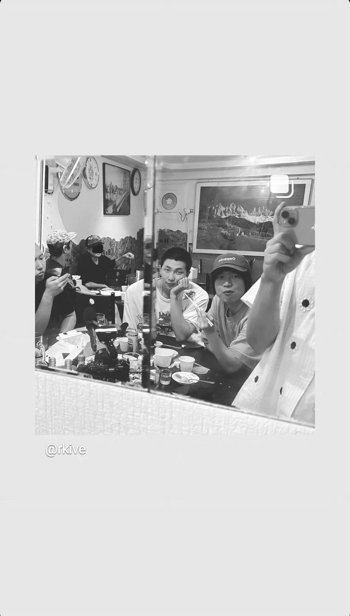 Bantagnista13's tweet image. -Todo lo que pasó hoy con BTS|16.9.23🗞

• #JUNGKOOK en el aeropuerto ICN INT✈️
• #GalaxyxJimin 📱
• #TAEHYUNG y #NAMJOON en IG.📸
• #Taehyung para CDTV🎬
• #TAEHYUNG para DINCON 🎥
•Nueva entrevista de #JUNGKOOK para 1035 Kiss FM 💜