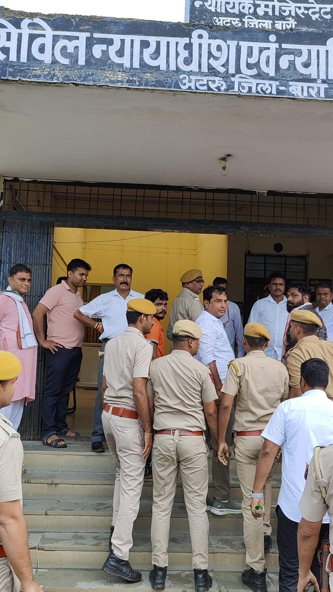 नरेश मीणा के खिलाफ षड्यंत्रपूर्वक हुई कार्यवाही निंदनीय है। राजस्थान की <a href="/ashokgehlot51/">Ashok Gehlot</a> सरकार और प्रशासन से मैं उनकी शीघ्र रिहाई की मांग करता हूं। 
#IStandWithNaresh
#नरेश_मीणा_को_रिहा_करो