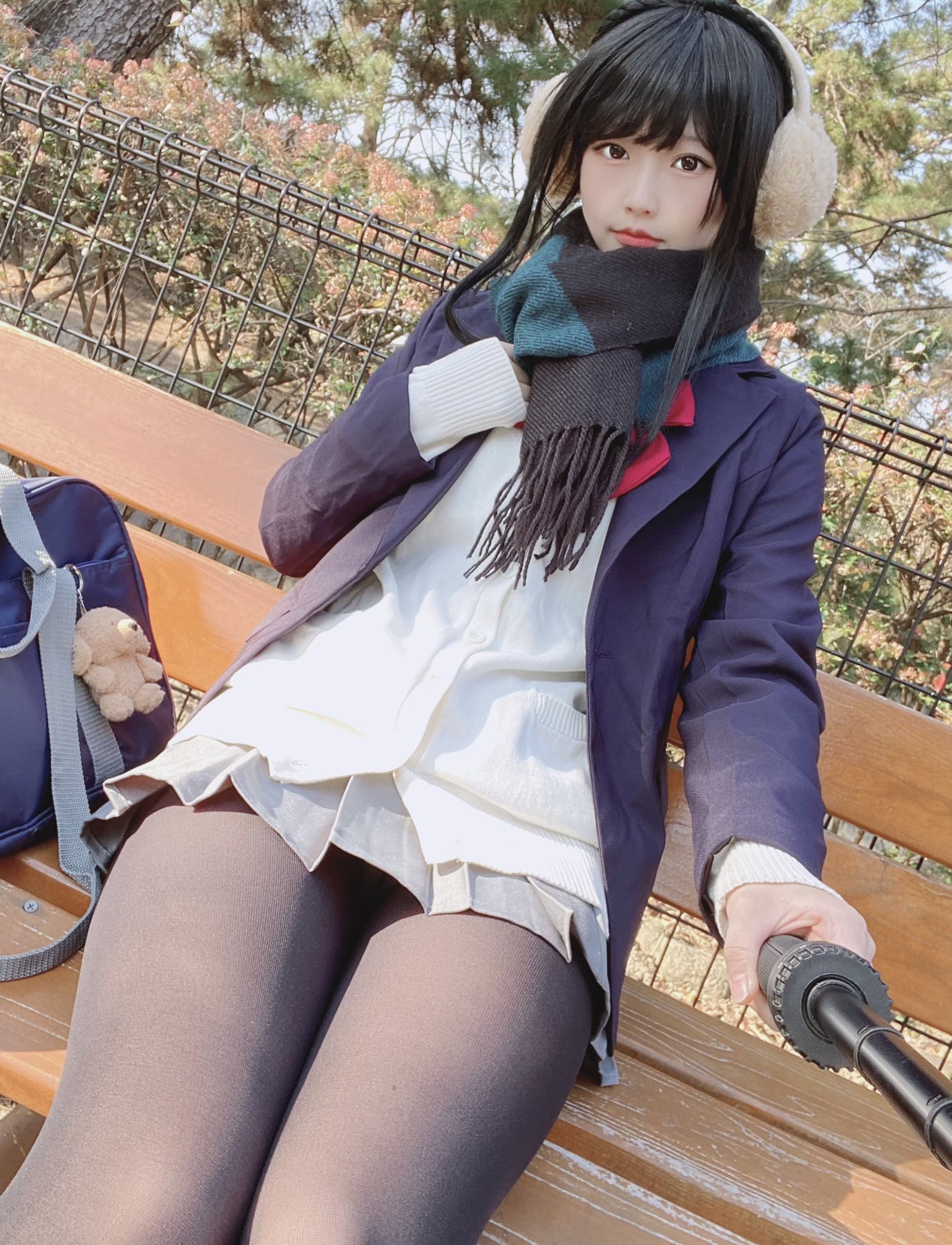 女子高生　タイツ　街撮り  / X