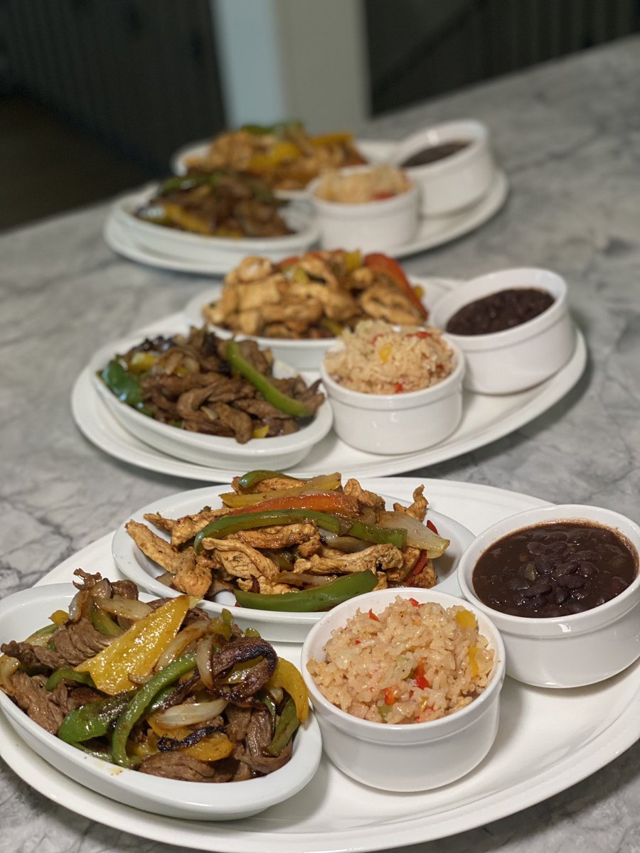 chefcourt1's tweet photo. Beef and chicken fajitas
#chefcourtneybrown
#chefcourt1
#travelingchef https://t.co/5bToYYljOF