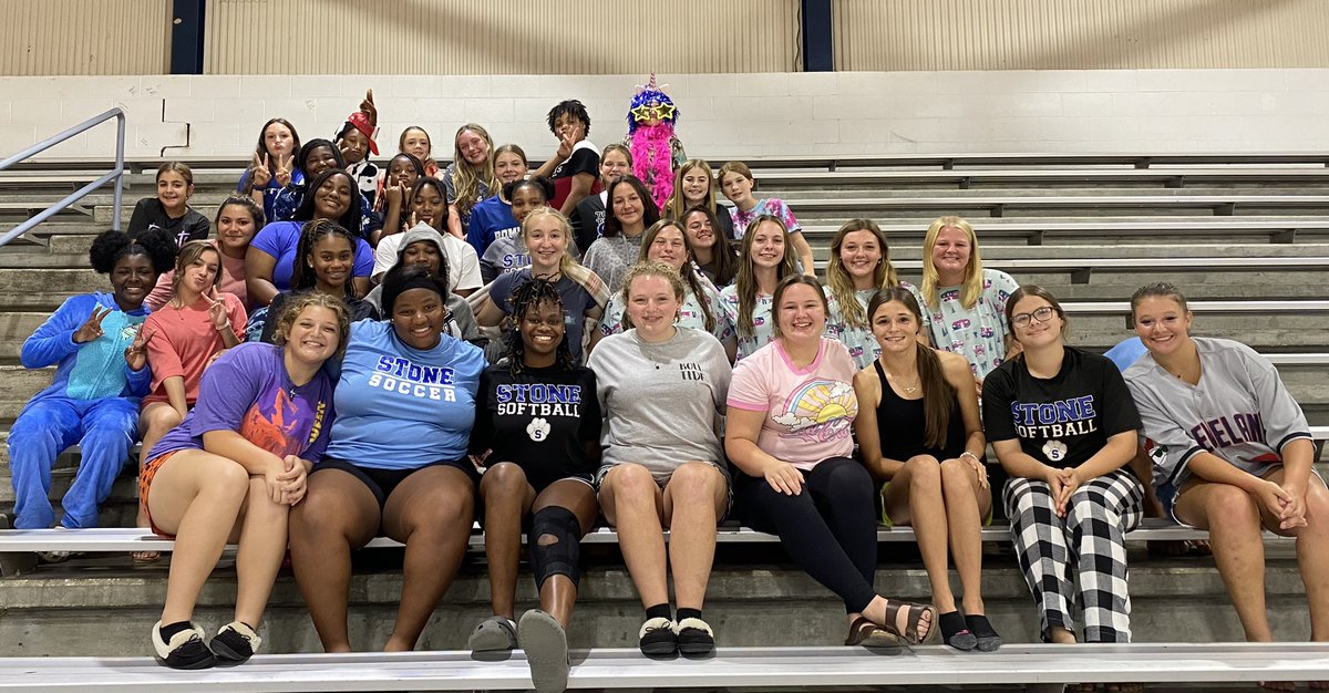 StoneSoftball's tweet photo. Fun night with Trolls for Lady Cats movie night. Girls enjoyed refreshments while spending some time together. #BuildingAFamily https://t.co/deSUELYvnE
