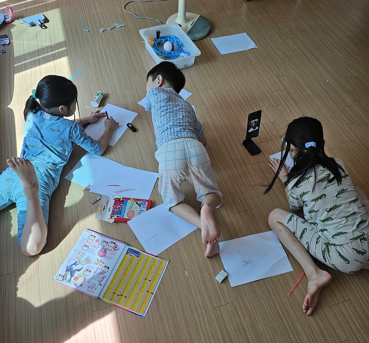 lucky77_god's tweet photo. 🚨  My family supports you 💎⚡️

@0xCaptainLevi 

#LeviFollowLevi #BLYC #BoredLeviYachtClub

These are drawings drawn by children. https://t.co/1C4ePA5nNS