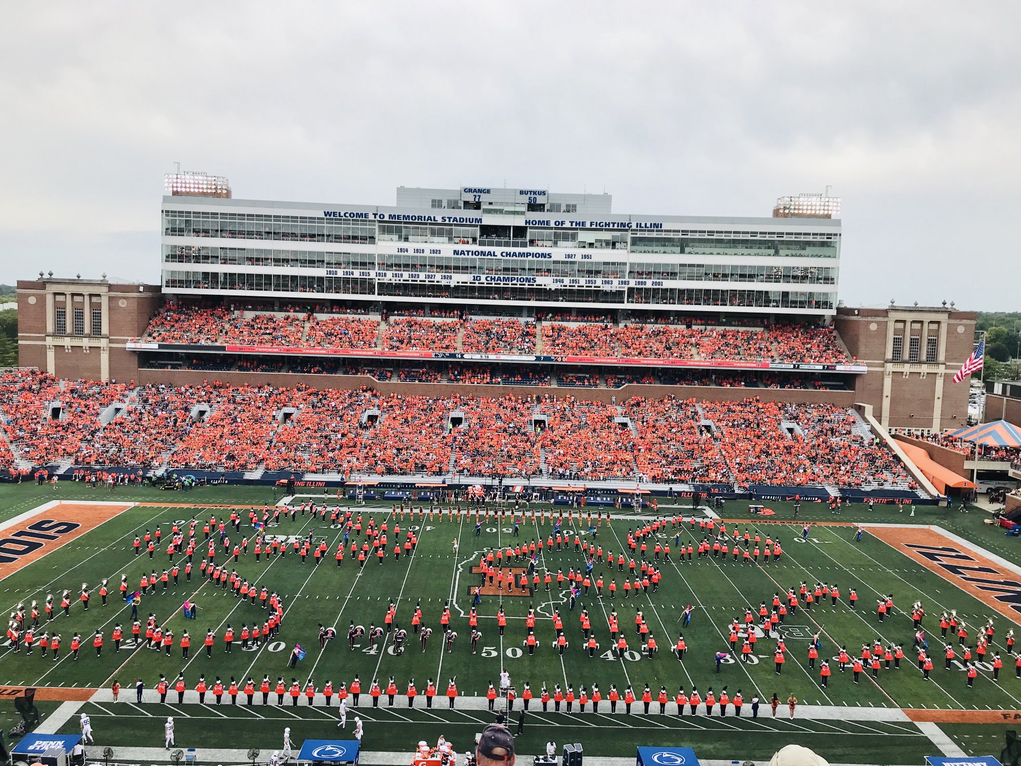 CHAMPAIGN, IL - SEPTEMBER 16: Illinois Fighting Illini Wide