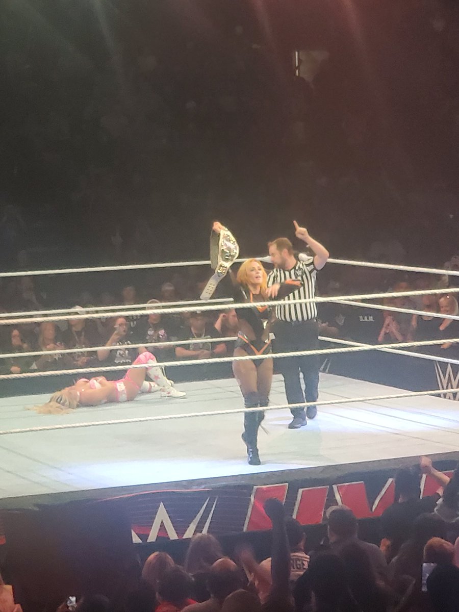 mechanicaltears's tweet photo. I absolutely did not expect @BeckyLynchWWE to be at #WWEKennewick &amp; I about jumped out of my seat when her music hit! 😍 https://t.co/B527BwxJVy