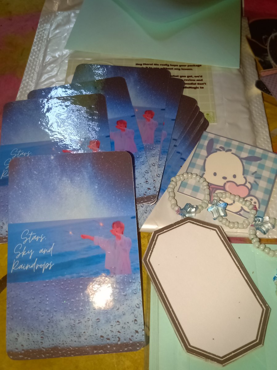 dumpsquish's tweet photo. and..... thank you so much @dream_amstudio for catering my vv rush order😭 at special delivery pa ni ate @tiny_injunnie🫶 (wala tayong pic😭) ganda ng prints so much🥹 next time po ulit, sa next cse or concerts🤍
#Dream_AMStudioMagic https://t.co/16X0WkD7L3