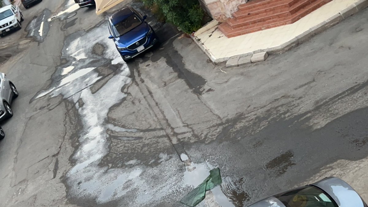 moon10ss's tweet photo. @nwc_media 
معاناتنا نحن سكان المحمدية شارع محمد الاهدل في جدة من تسرب مياه الصرف الصحي من احدى البنايات مستمرة وقد قدمت كذا شكوى ولم أجد لديكم أي حل https://t.co/RPrVc2KXoe