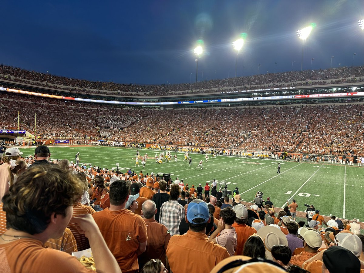 isaacj_h's tweet image. Hook ‘em 🤘🏾🤘🏾