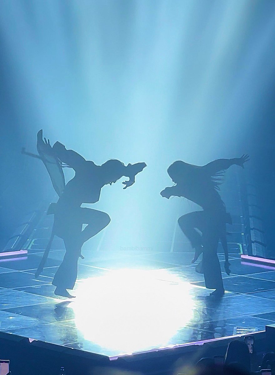 YaiSuJaa's tweet photo. ภาพนี้เป็นการแคปจากการเต้นที่เคลื่อนไหว แต่การจัดระเบียบร่างกายของน้องแบมคือเหมือนการถ่ายภาพนิ่ง และไม่ว่าคุณจะแคปจังหวะไหน ก็จะได้ภาพที่สวยทุกภาพ

AREA52 BAMBAM SOLO CONCERT
#BamBamAREA52inSEOUL https://t.co/UlTzgOjxst