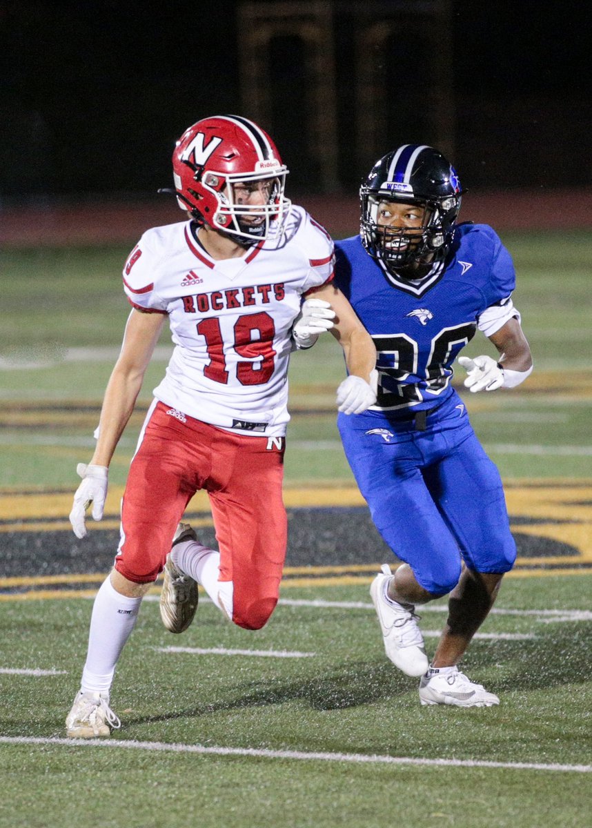 OshkoshWestFB's tweet photo. Varsity battling @FbNeenah on Teacher Appreciation Night. #TheEDGE #4Fors https://t.co/pjtfTF6Rda