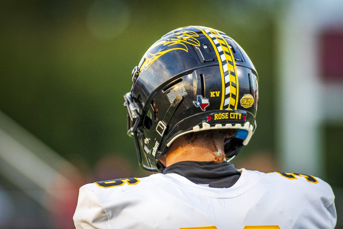 MAlfaroPhoto's tweet photo. UPSET ALERT 🏈🚨‼️TJC’s K Christian Baxter nails a 30-yard FG as time expires!! No. 15 TJC upsets No. 5 Trinity Valley 20-17 in Athens. @etfinalscore @etvarsity @NJCAA @ApacheAthletics @TJCFOOTBALL https://t.co/vbsY5LH2Hk