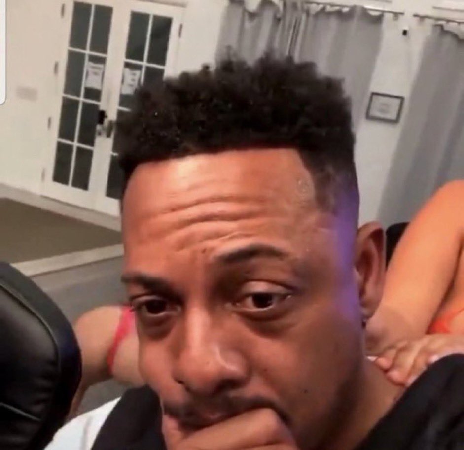 tmnmal_'s tweet image. I want to buy the new iPhone but I guess I can just buy stocks or something #LLCtwitter