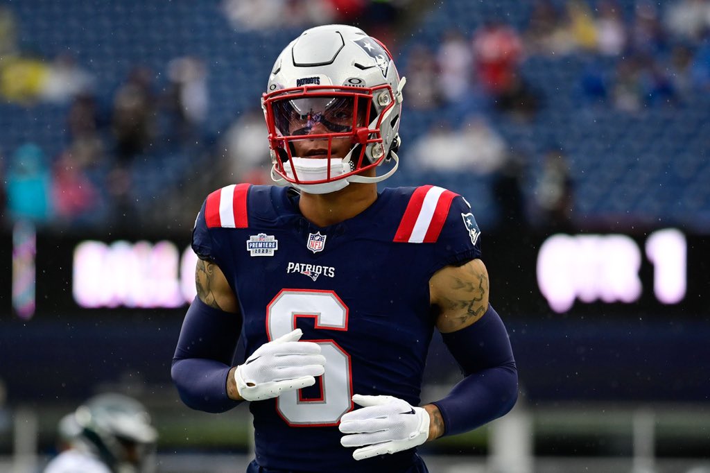 jasrifootball's tweet photo. 𝗧𝗥𝗘𝗡𝗗𝗜𝗡𝗚: Veteran #Patriots players refer to rookie CB Christian Gonzalez as “The Silent Assassin” because he doesn’t speak very much but performs at a high level.

Adrian Phillips says that Gonzalez “maybe said 3 words” all game in the team’s week one matchup with the #Eagles

Gonzalez held his own against star WRs AJ Brown and Devonta Smith in week one.

(H/T: @_MLFootball)