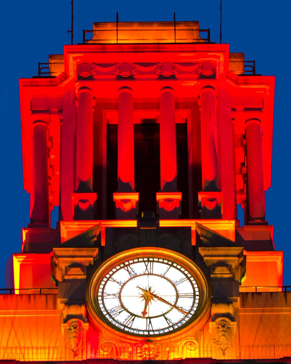 UTAustin's tweet photo. LIGHT THE TOWER! @TexasFootball beats Wyoming: https://t.co/EJmMrg4zML https://t.co/45IhhKBSOk