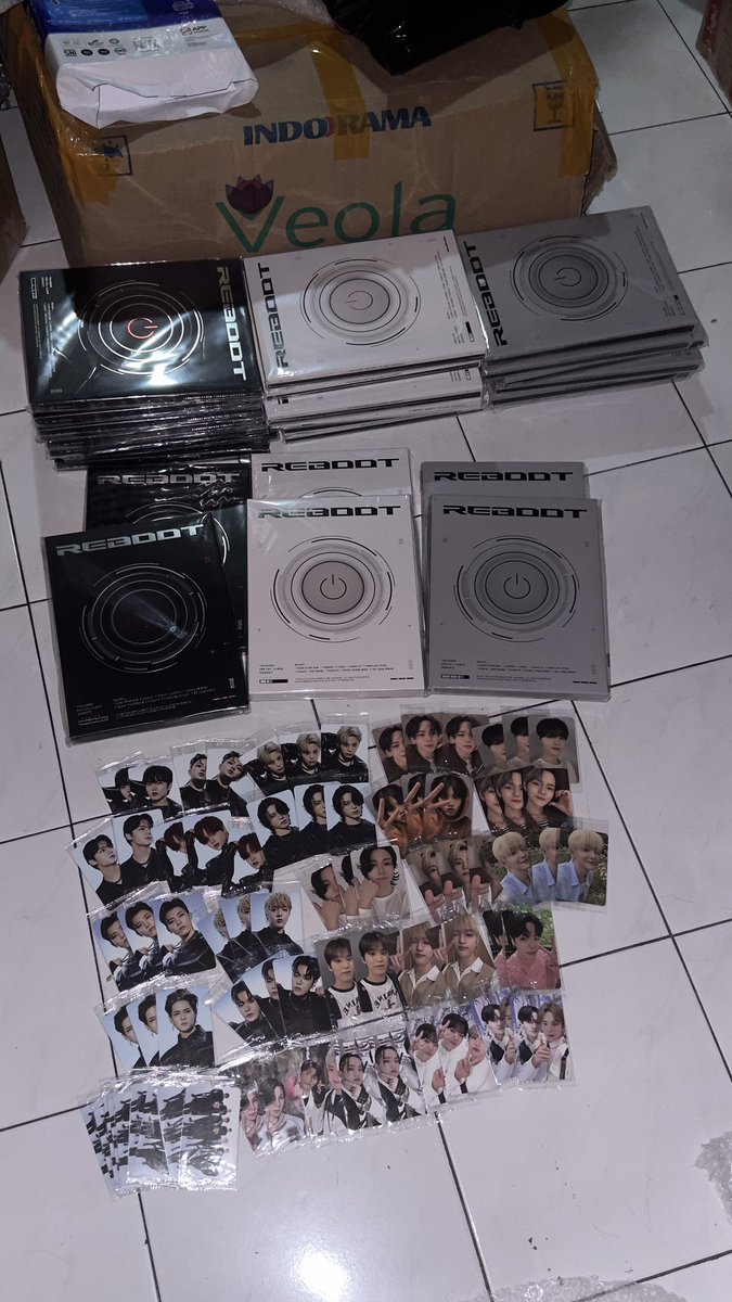 janeptrciaa's tweet photo. halo temen2 disini boleh bantu aku menghabiskan album treasure reboot aku? ini cancelan dari cust bykk bgt ๐ฅบ๐ฃ aku jual rugi aja 230.000/album INCLUDE FULL POB (3pob) ktown4u
#treasure #reboot #rebootalbum #wtsalbum #sealedalbum #TREASURE_INFO #jualmurah https://t.co/kLRswWPYNJ