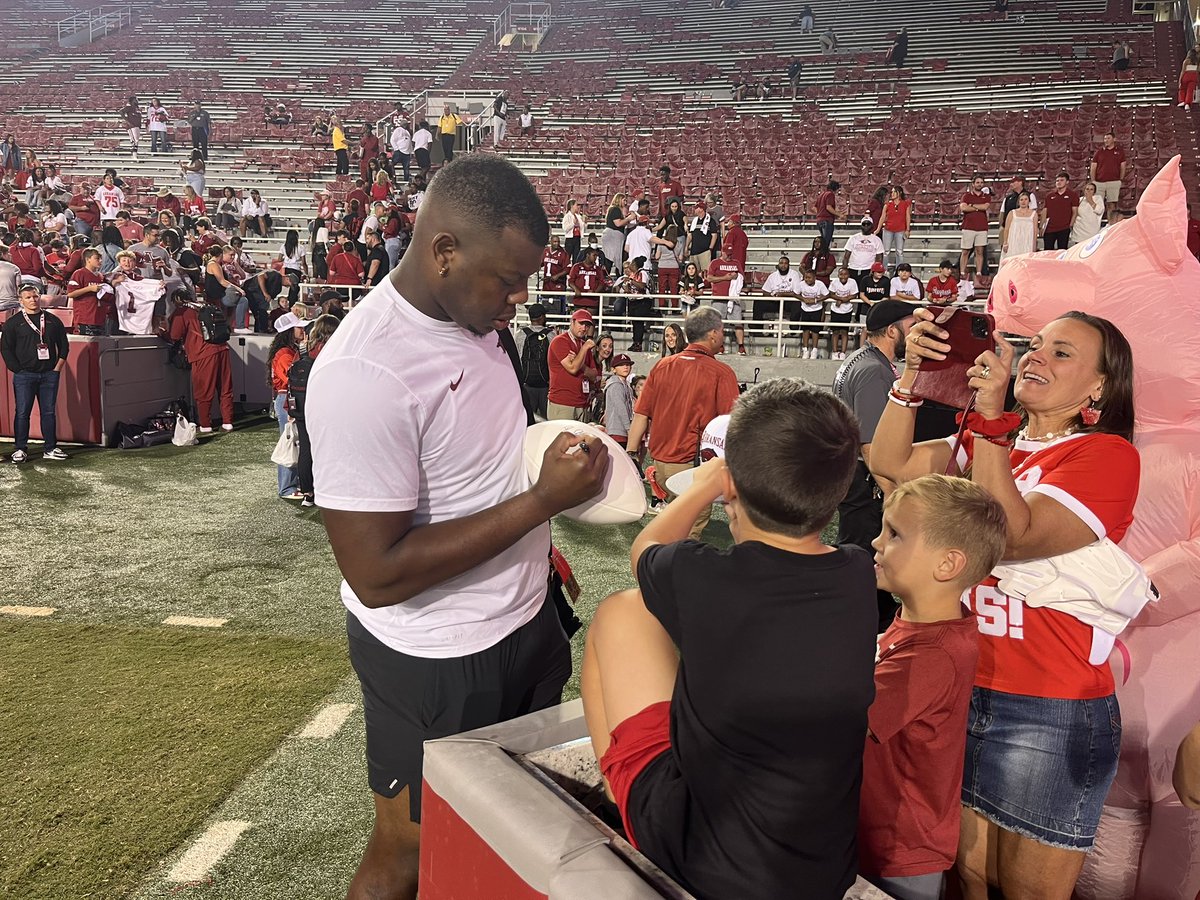 Jacob_Seus's tweet image. This one will sting for a while but QB1 still making sure no kid leaves without an autograph. 

The type of guy you want representing your program win or loss. #WPS