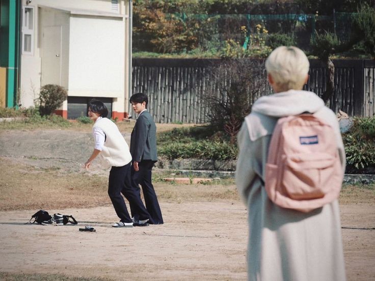 김규의 전애인이 윤인 부규ㅋㅋ
(정아니형 잘생겼지 멋있고..매력있지 
however! 그래도 전남친일뿐이야 
지금 믽규형남친은나라구
But! 믽규형의처음이자나..
하진짜정작둘은생각도없는데 
나만이랗게쿨하지못하게 질투하고그르냐..
신경쓰는걸 신경쓰이지않게 신경써야하는상황이 너무싫다.....)Oo
