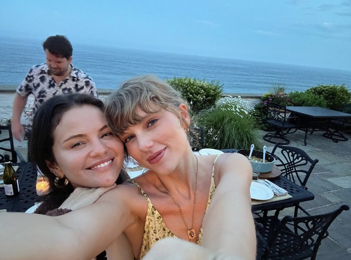 SwiftNYC's tweet photo. Taylena RISE ✨

“Thas my best frien - she a real bad.” - Selena Gomez via Instagram 🥹 https://t.co/tcBilb2Ny1