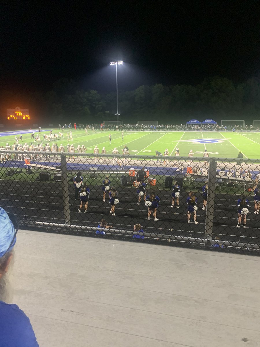 AaronScott___'s tweet photo. Had a great visit at Thomas Moore today! Thank you @CoachKreinsen Great win. #fight #hogsanddogs https://t.co/UrcGyeAAF4