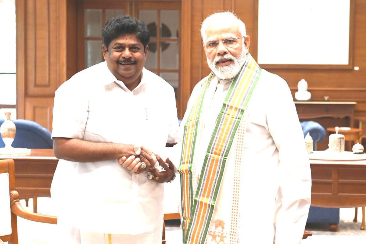 MSBUILDERSErMS1's tweet photo. பிரதமருக்கு இன்று பிறந்தநாள்                               
#HBD
#HBDPM
#HBDModi
#HappyBirthDay
#NarendraModi @PMOIndia @narendramodi https://t.co/0GgzepUV1o