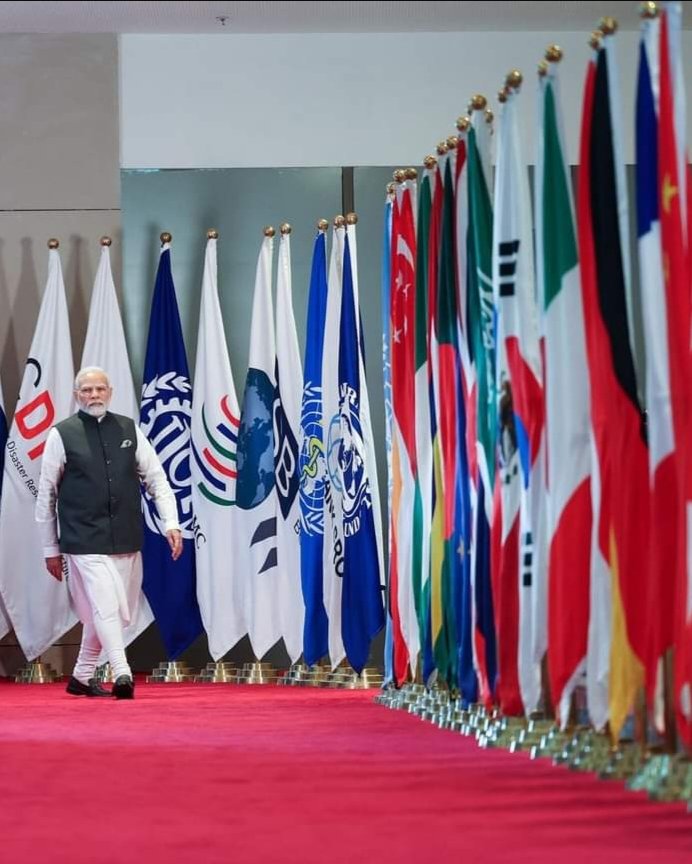 manjeetmaithil's tweet image. माना कि अंधेरा घना है, लेकिन दिया जलाना कहां मना है - नरेंद्र मोदी

 आधुनिक भारत के विश्वकर्मा,भारत को विश्व पटल पर नई पहचान दिलाने वाले भारत के यशस्वी प्रधानमंत्री श्री नरेंद्र मोदी जी को जन्म दिवस की हार्दिक शुभकामनाएं।

आपके उत्तम स्वास्थ्य एवं दीर्घायु की कामना करता हूँ।