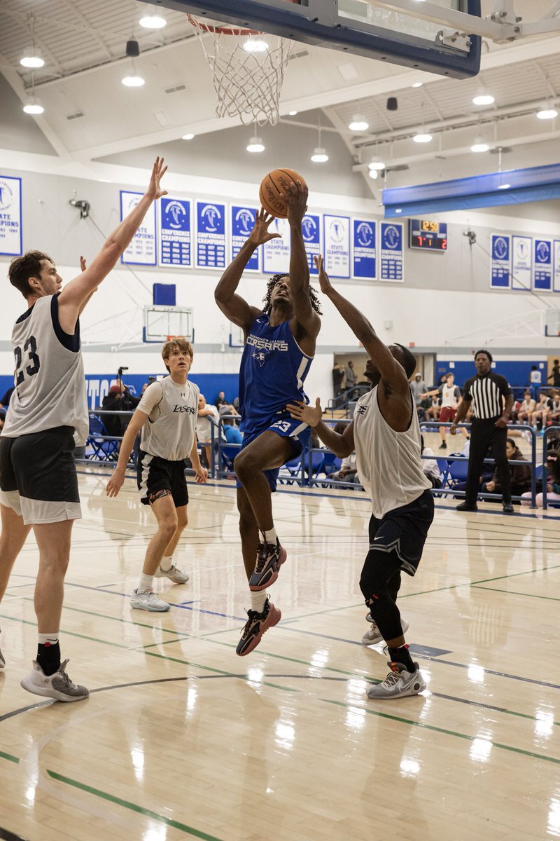 SantaMonicaMBB's tweet photo. Day 1 showcase flicks - compliments of @jaetookit (best photographer)! #HoopAndShip https://t.co/rXRE2kBeOz