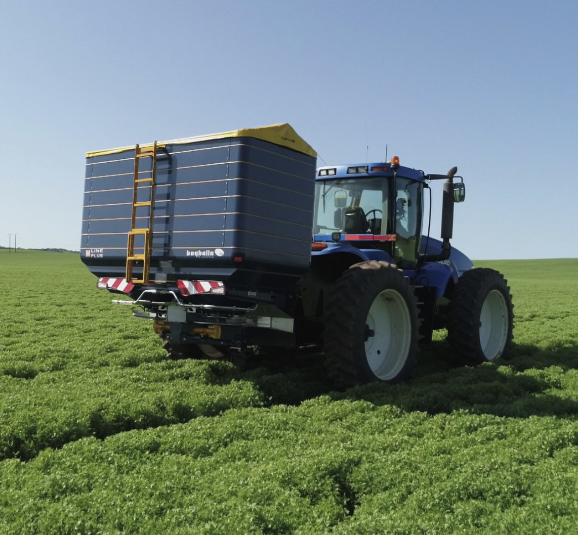 Bogballe M60W with all the fruit in action in SA this season! 6T rated and holds 5T Urea.