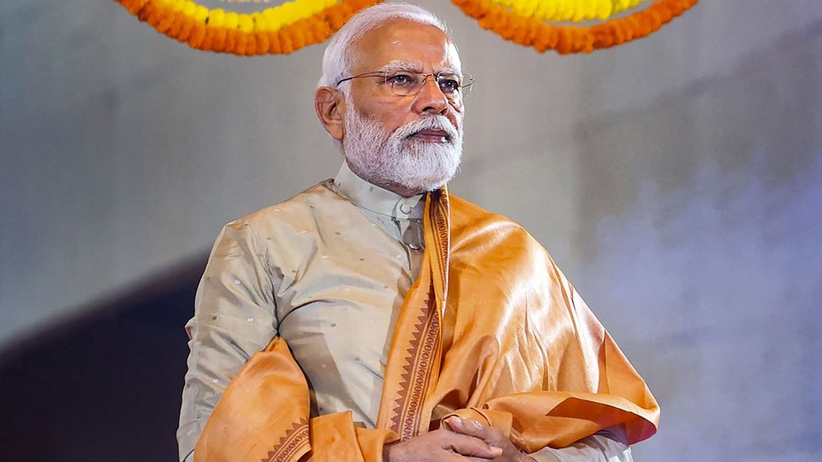 GProudindian's tweet photo. भारत ही नहीं अपितु संपूर्ण विश्व की राजनीति का अर्थ बदलने वाले व नि:स्वार्थ भाव से देश व देशवासियों की सेवा करने वाले कृतज्ञ, कर्मठ, यशस्वी, निर्भीक प्रधानमंत्री आदरणीय श्री @narendramodi जी को अवतरण दिवस की ढेरों बधाई एवं शुभकामनाएं।
🙏🎂🎊🎉

#HappyBirthdayModiJi 
#ModiJiAt73 https://t.co/lpNH33pwji