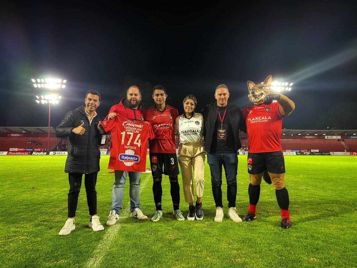 ¡Gracias, Paco Santillán por defender nuestra playera 174 veces!