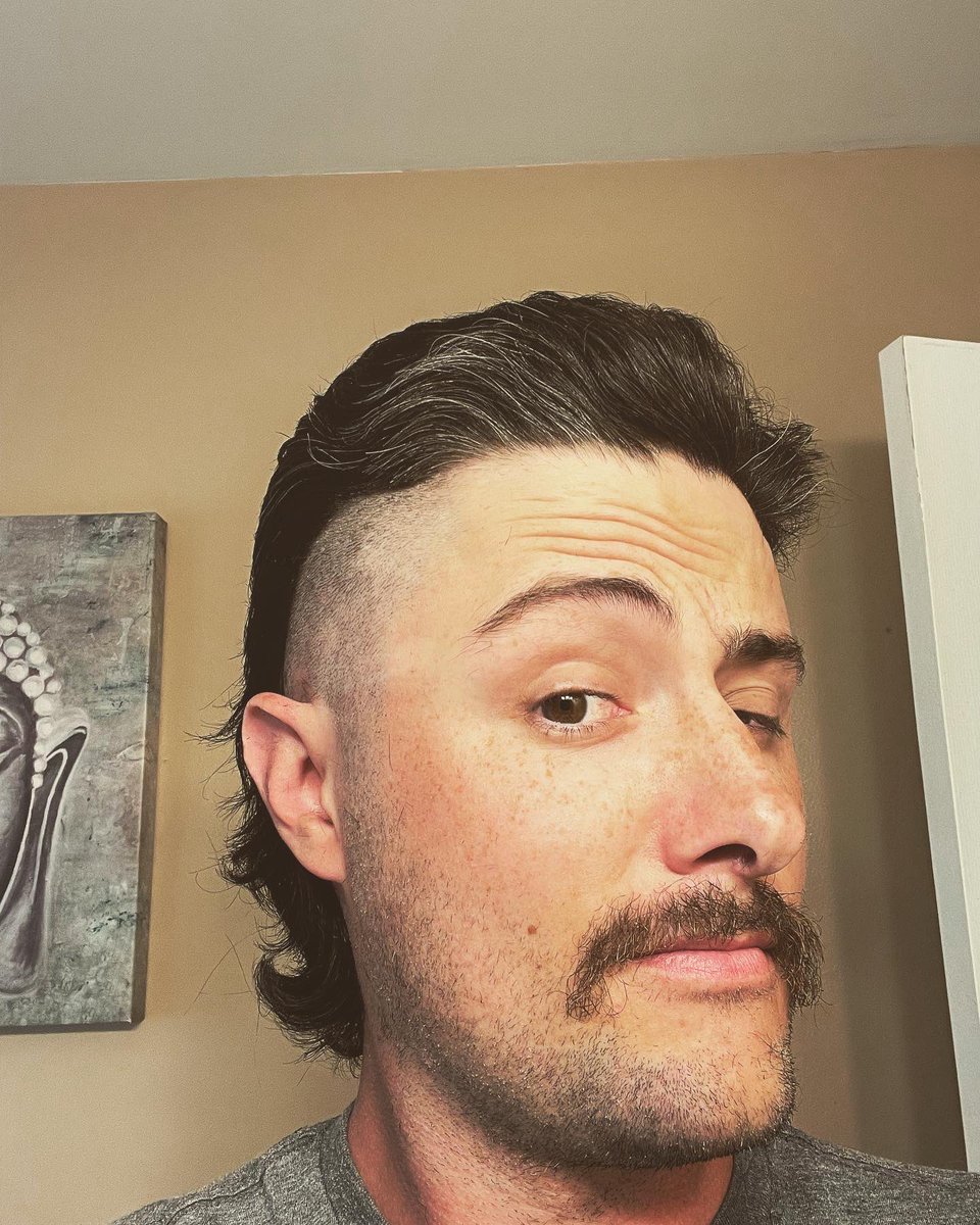 rorigintwitch's tweet photo. @CrixVibez  speaking of white dude mullets.  That’s what I’m rockin right now. https://t.co/UfmUCKI4QM