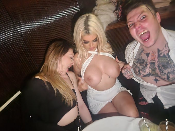 About last night.. 😝 #barbambi #crew #nightout #boobs https://t.co/12aMfHSrvD<a href="/tag/barbambi"class="tags">#barbambi</a><a href="/tag/crew"class="tags">#crew</a><a href="/tag/nightout"class="tags">#nightout</a><a href="/tag/boobs"class="tags"><span>#boobs</span></a>